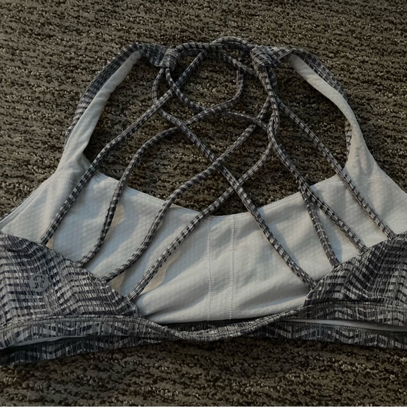 Lululemon workout top - Picture 2 of 2